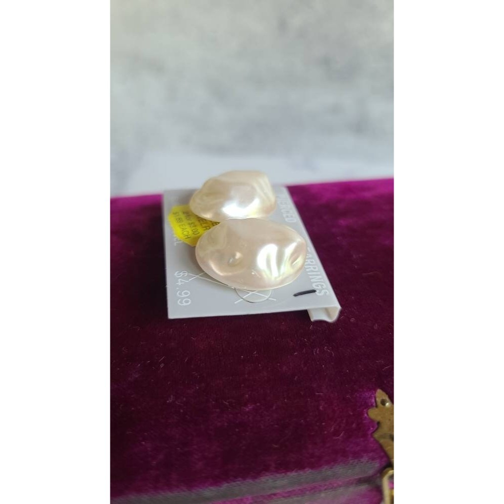 Vintage Faux Pearl Stud Earrings - Picture 3 of 10